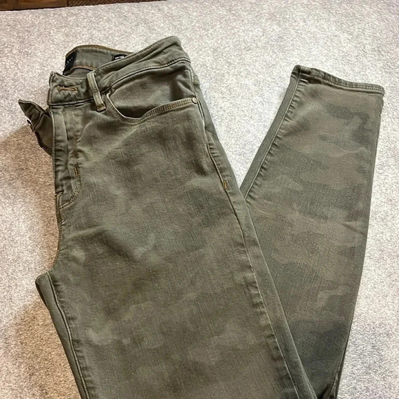 Sanctuary Social Ankle Skinny, Standard Rise, Size 28. Camo Print. - Picture 1 of 9